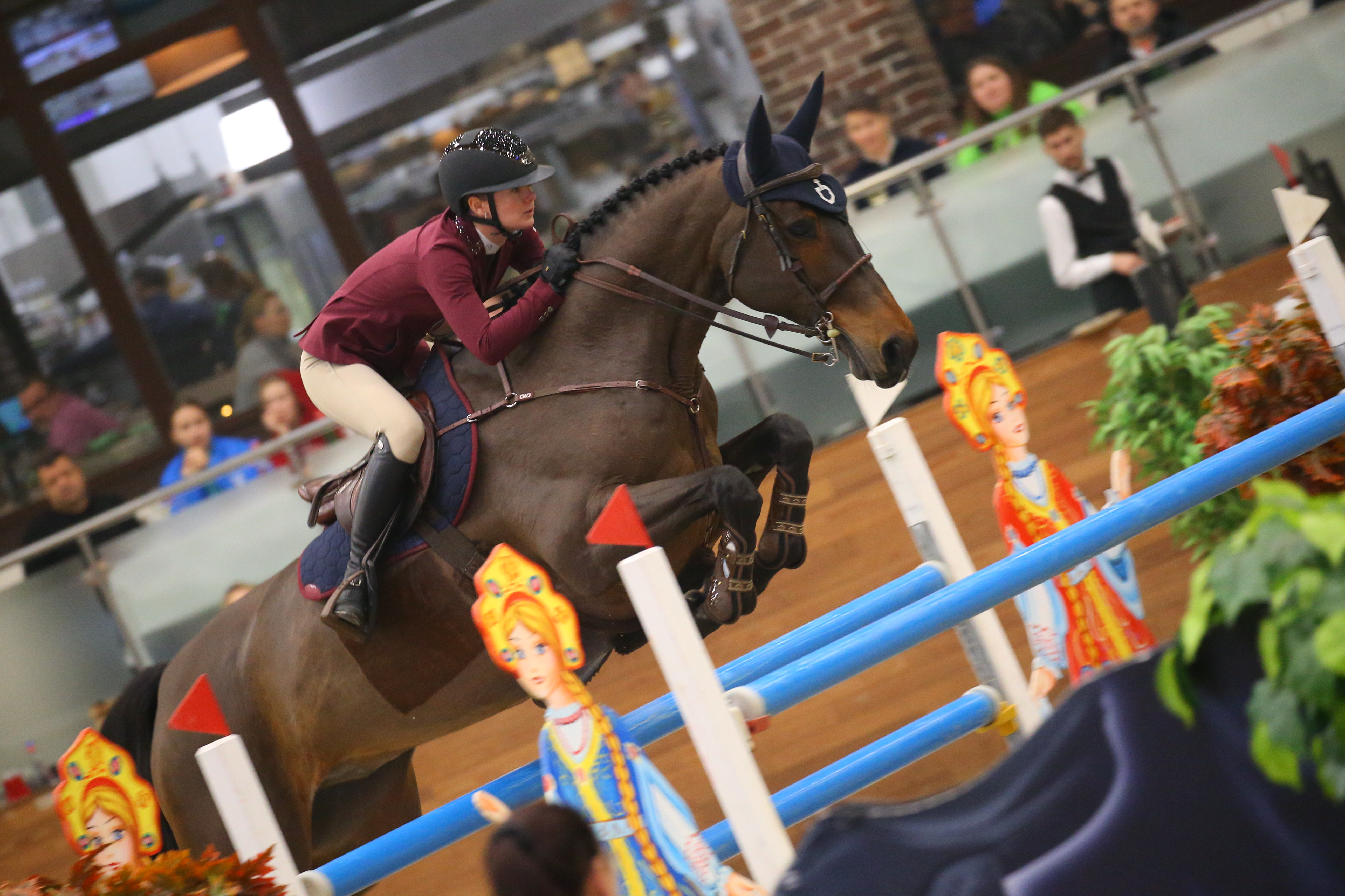Более 300 пар "всадник- лошадь" участвуют в последних в этом году соревнованиях в Maxima Park