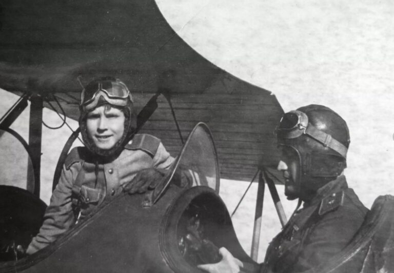Каманин летчик.jpg
